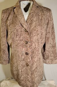 Le Suit Petite Snake 🐍 Skin Light Blazer